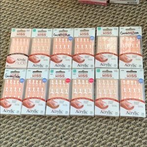 12 sets of false nails!